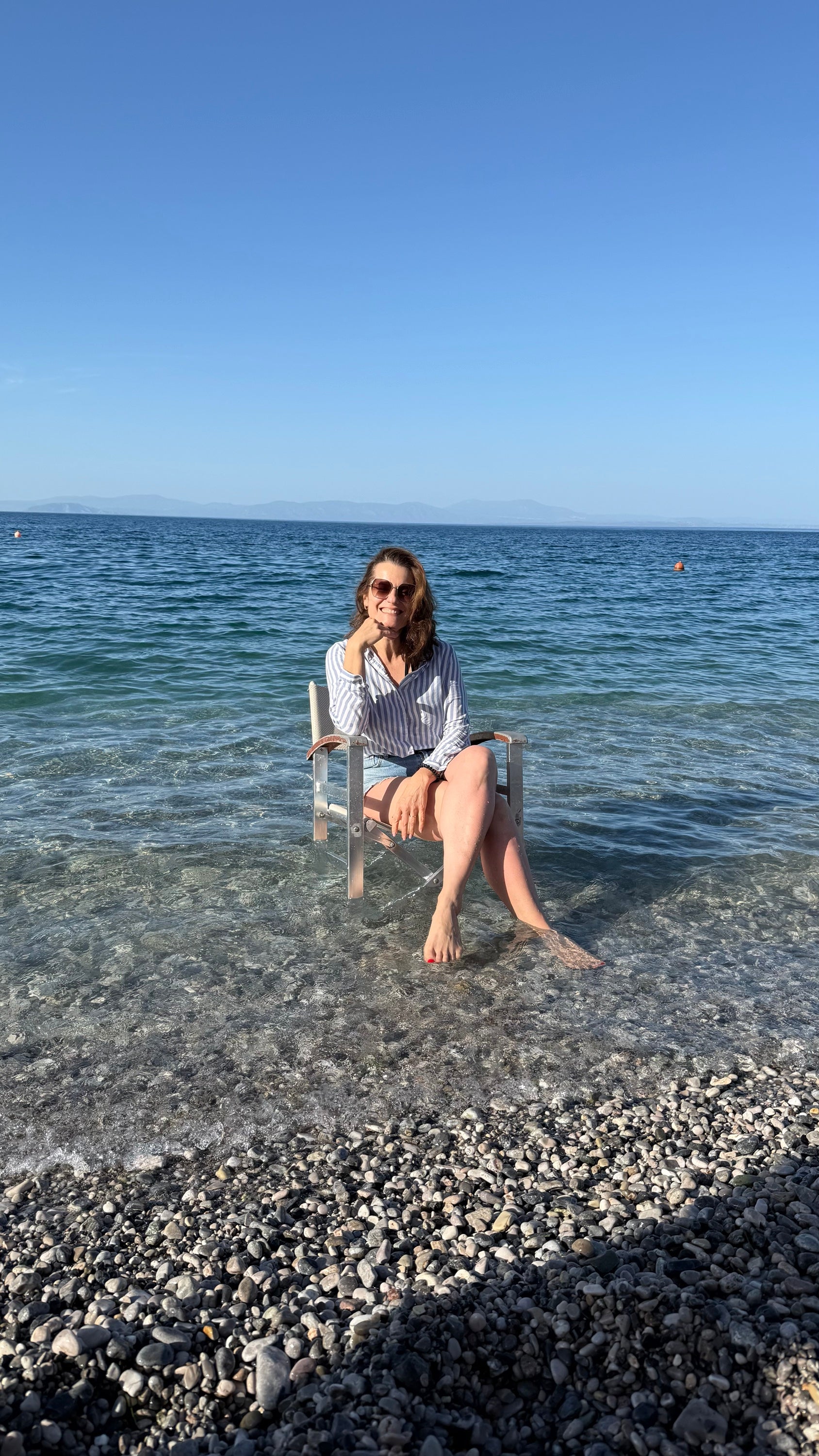 Marika Sokol am Meer in Griechenland