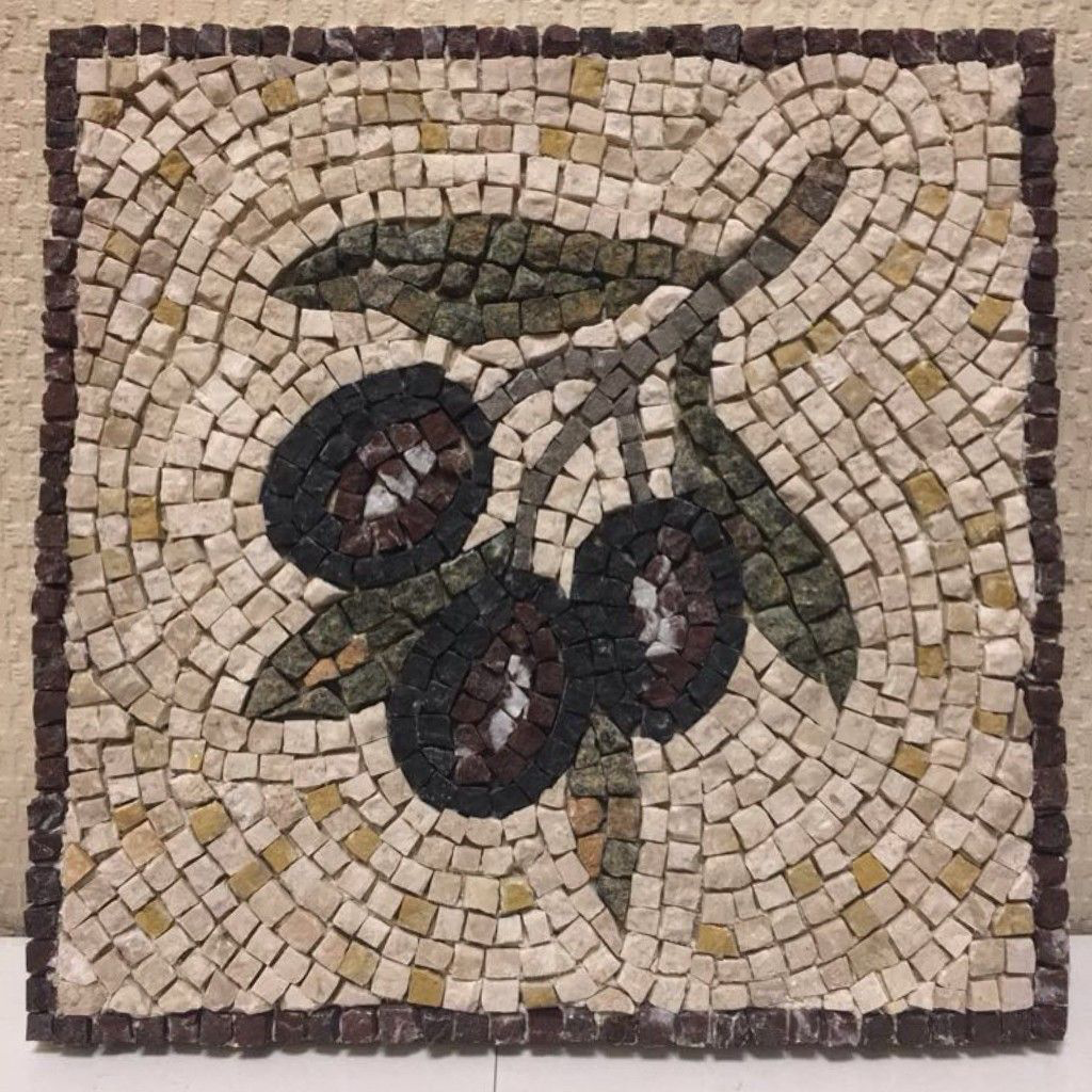 Handgefertigtes Natursteinmosaik mit Oliven